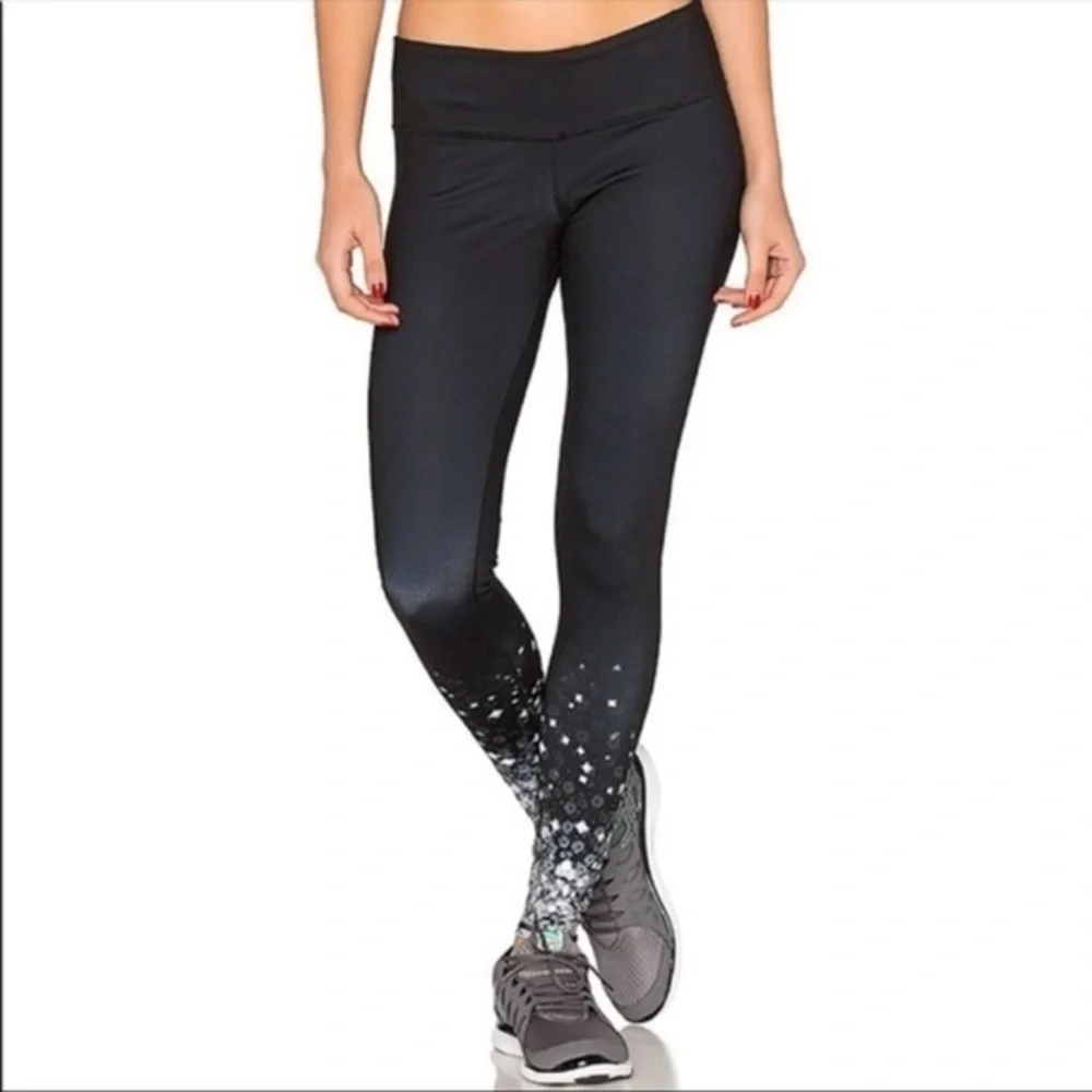 ALO Yoga leggings in Airbrush Brilliance in size Medium